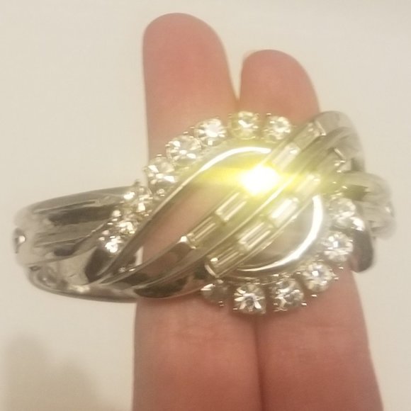 Dazzling mid-century signed Trifari bracelet - Picture 10 of 13